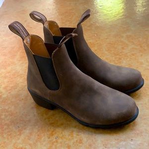 Women’s Suede Blundstone Boots with Heel— Brand New Never Worn
